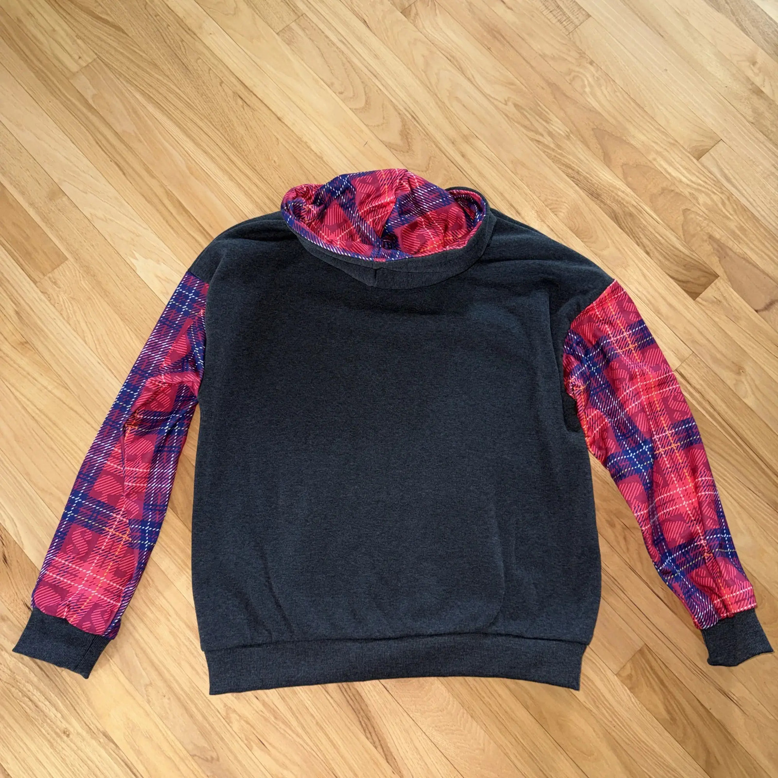 Peanuts Snoopy Applique Pullover Hoodie Dark Heather Gray Red Plaid Womens M NEW