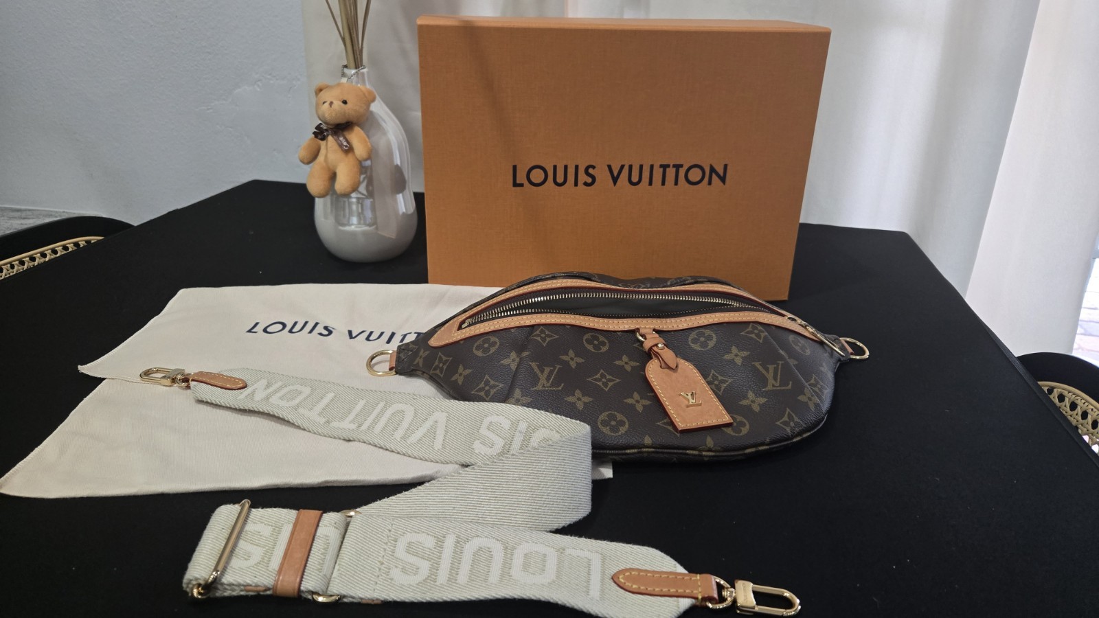 $1960 LOUIS VUITTON Monogram High Rise RFID Paris