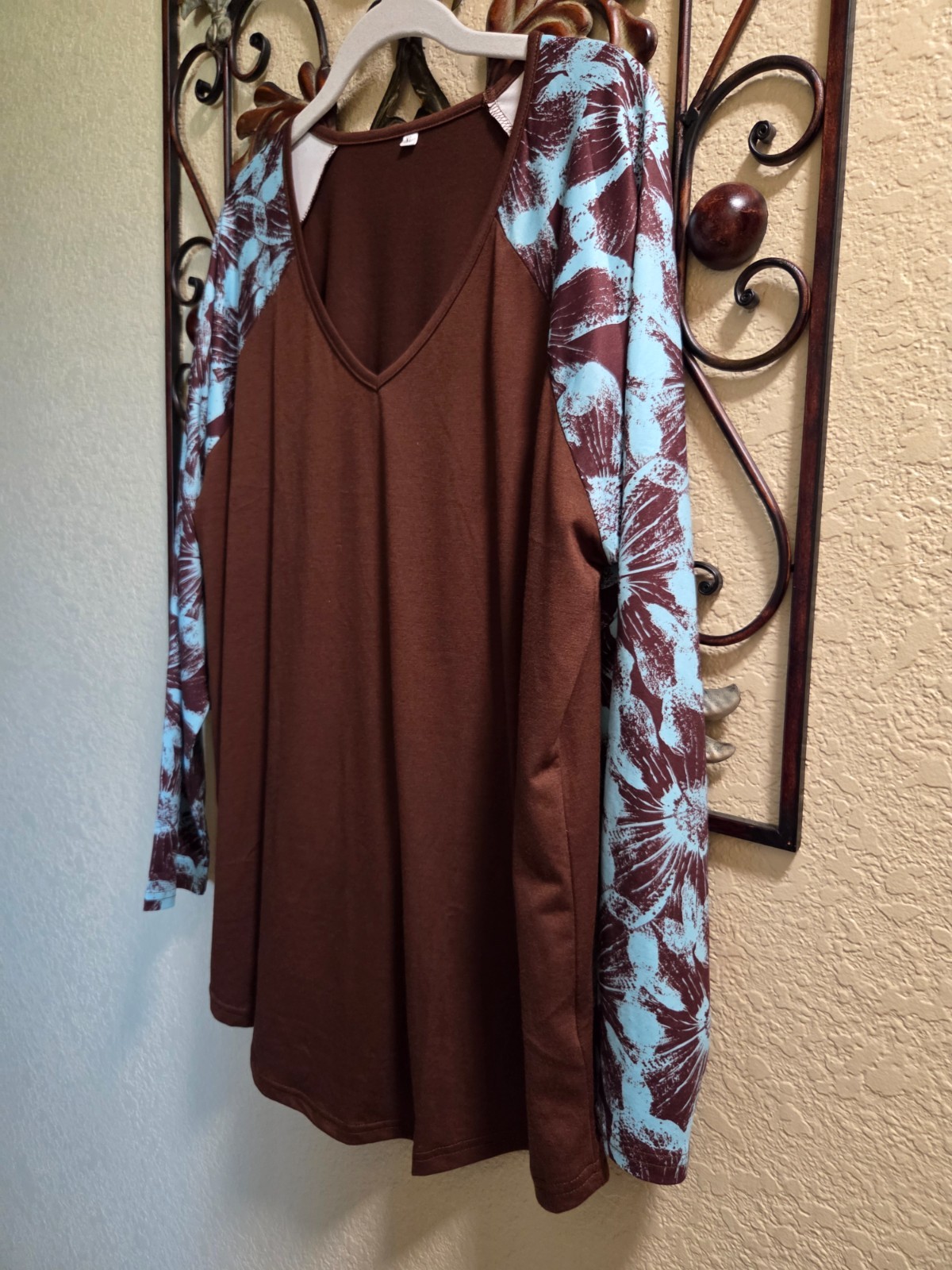 BRAND NEW: Women’s Unbranded Size XL Brown with Print Long Sleeves