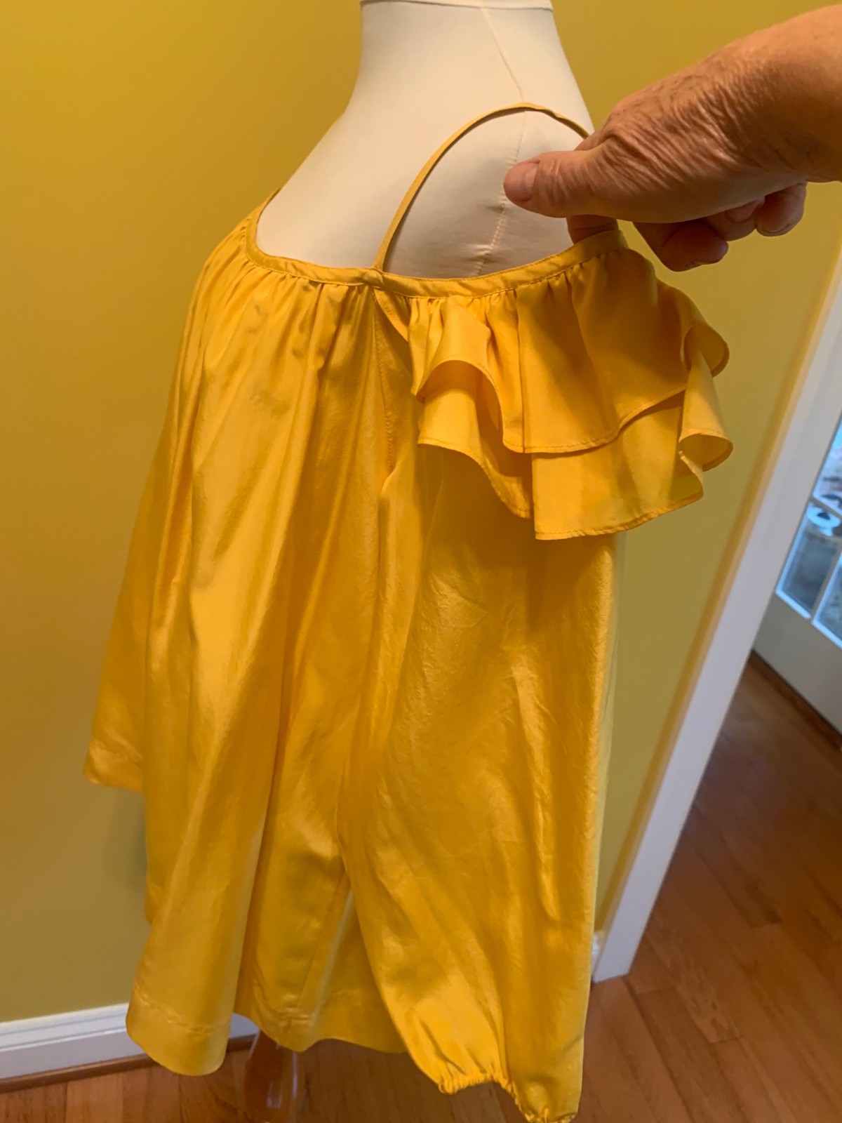 NWT Moschino 100% silk yellow top I 44 US 10, oversized