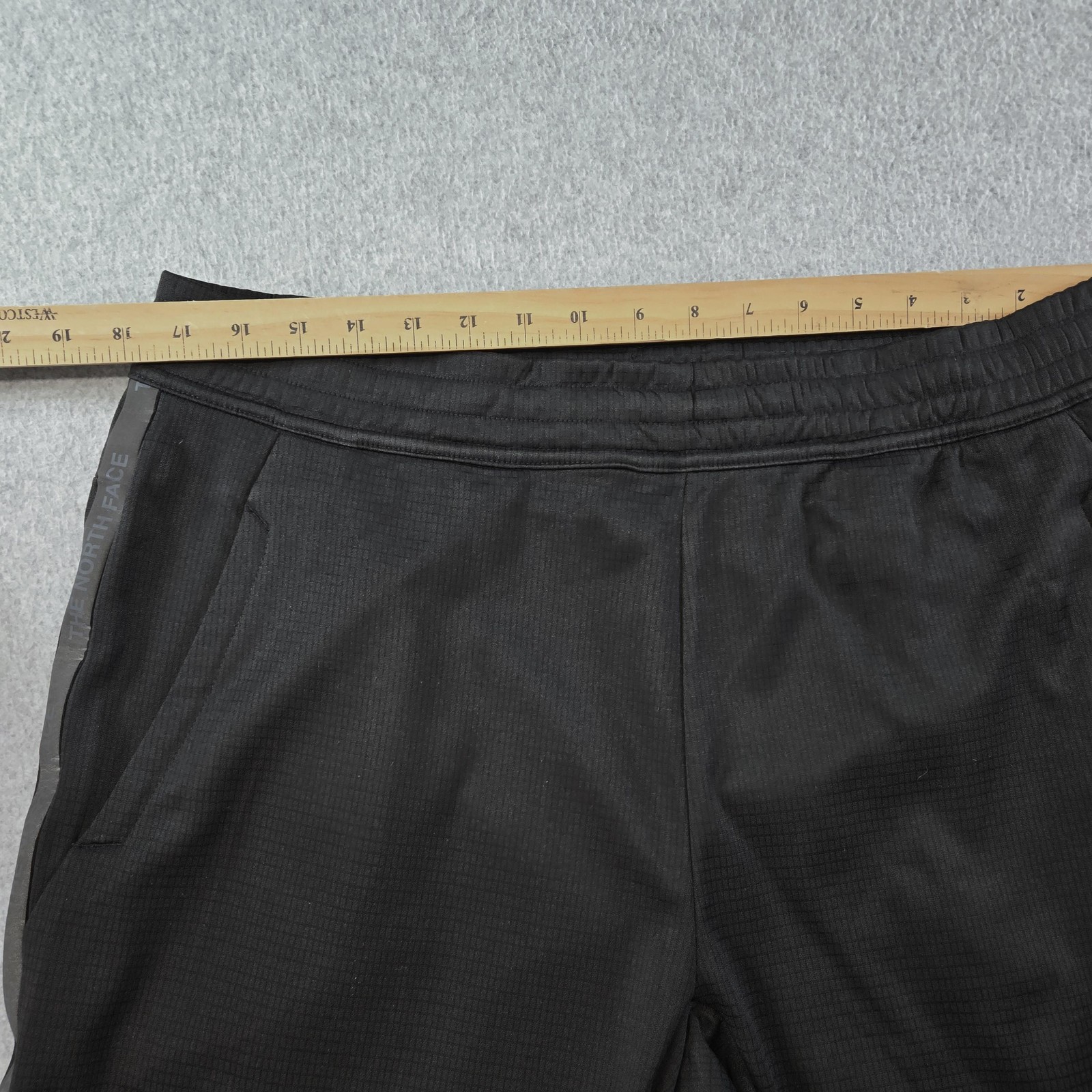 The North Face Shorts Mens L Black Fleece Polyester Elastic Waist 10in