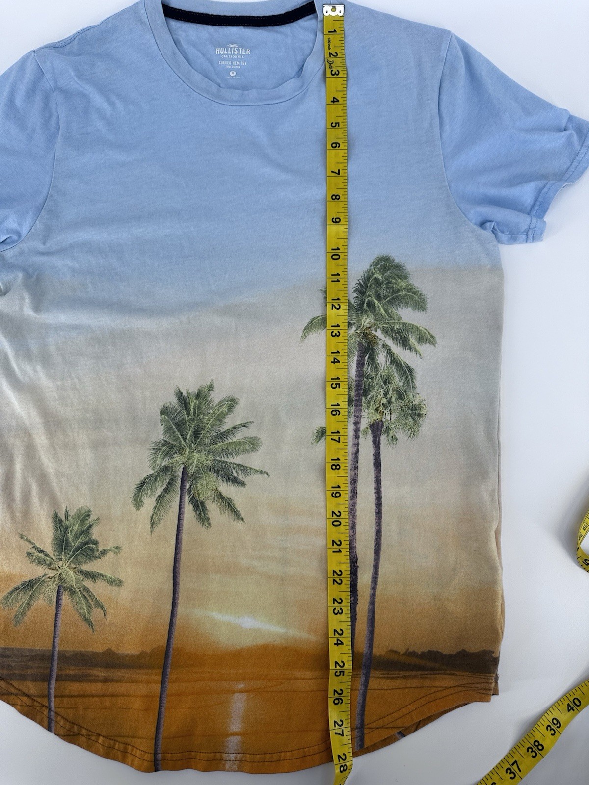 Hollister T-shirt Men’s Size M Beach sunset Palm Tree Shirt Orange/Blue