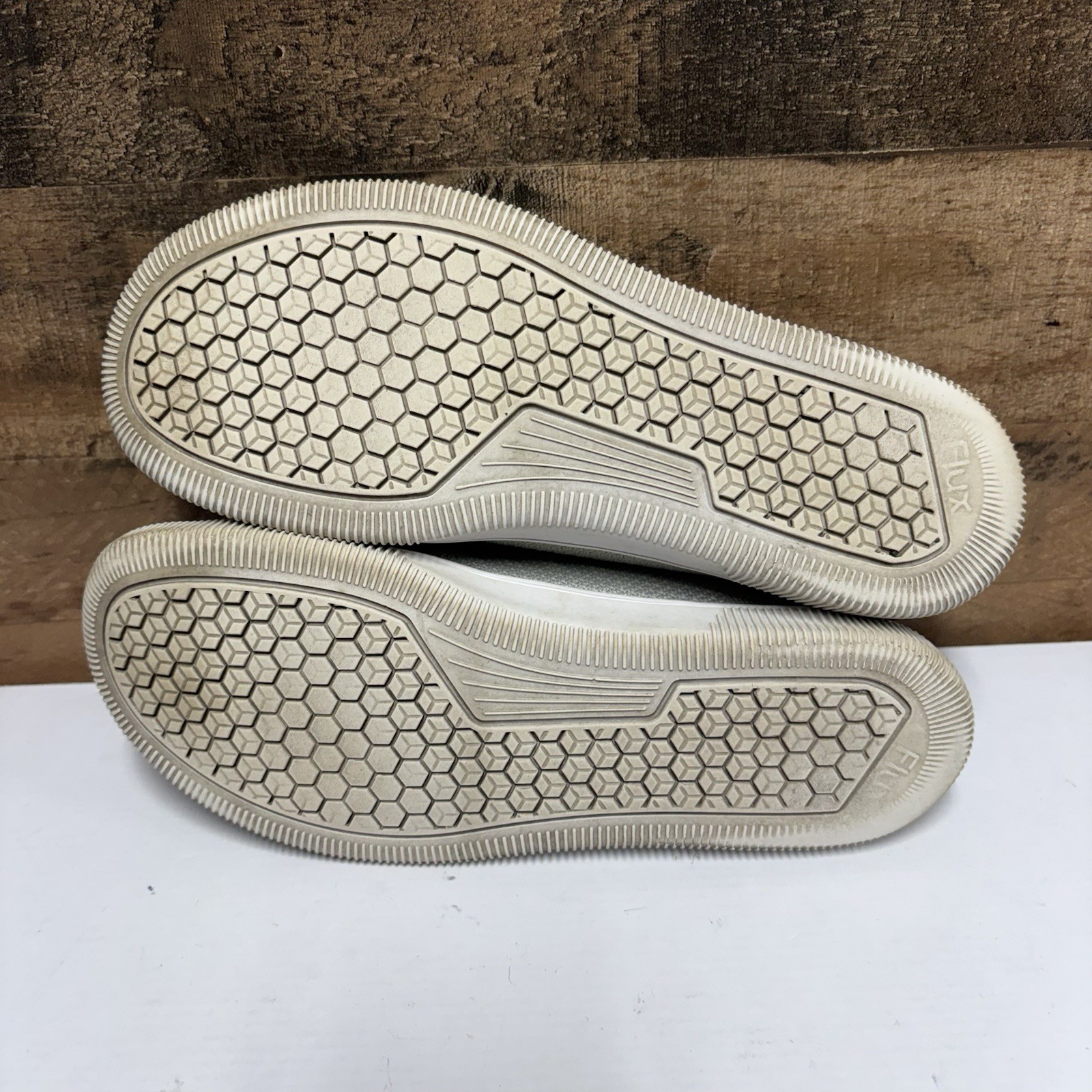 Flux Adapt Knit Trainer – Gray White – Men’s Size 9 / Women’s 10