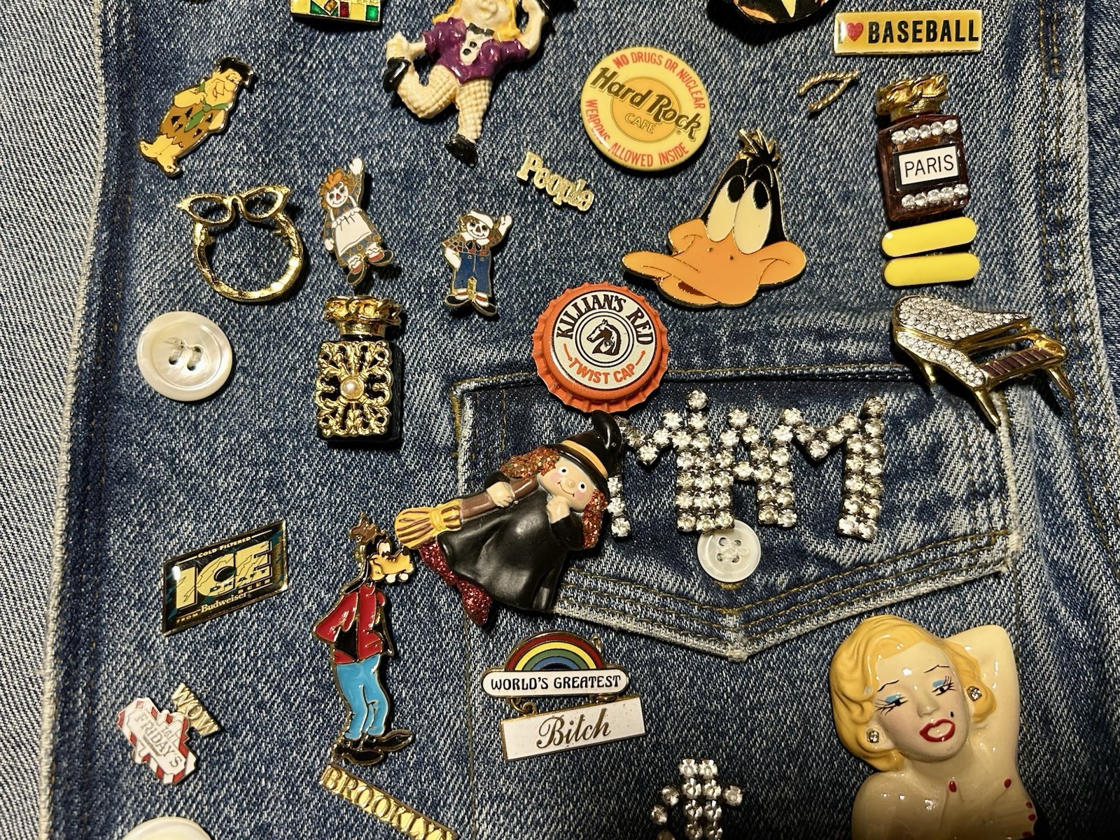 Vintage Kikit Denim Jacket Covered In 116 Vintage Pin & Brooch, See Pictures