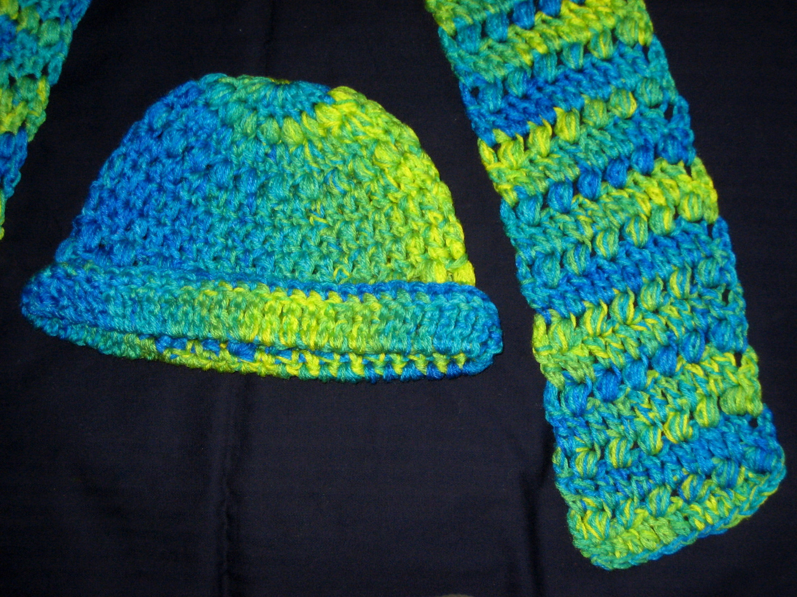 New! HANDMADE Knit CROCHETED Womens HAT and SCARF SET Blue GREEN Yellow ART Mens