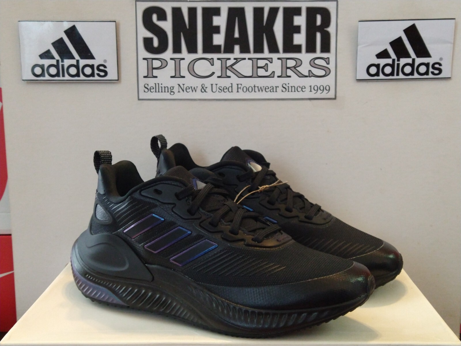 Adidas Men’s AlphaMagma Guard – GX1177 – Black / Dark Marine – Size: 5.5 – NEW !