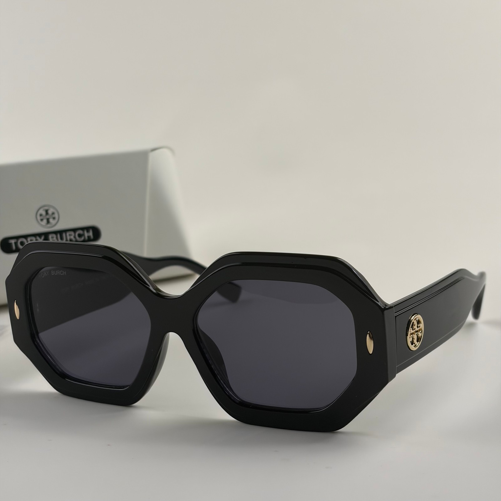 New In Box – Tory Burch Oversized Geometric Sunglasses Black Retro Square 52mm