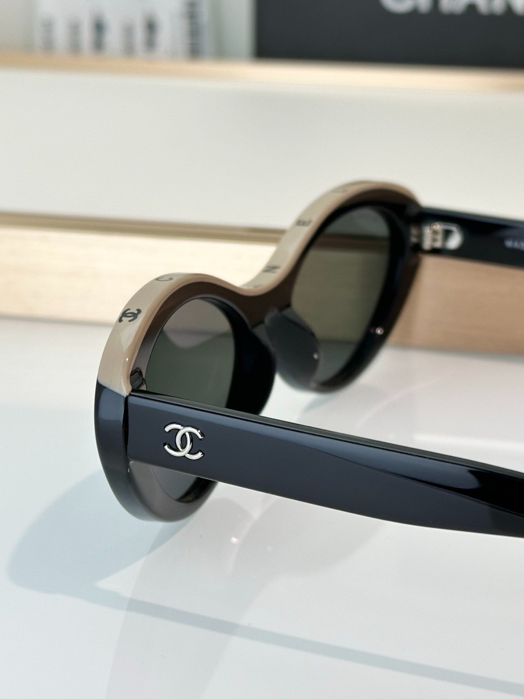 CHANEL CH5416 Beige & Black Acetate Oval Sunglasses Mod：CH5416 Size：57-18-145