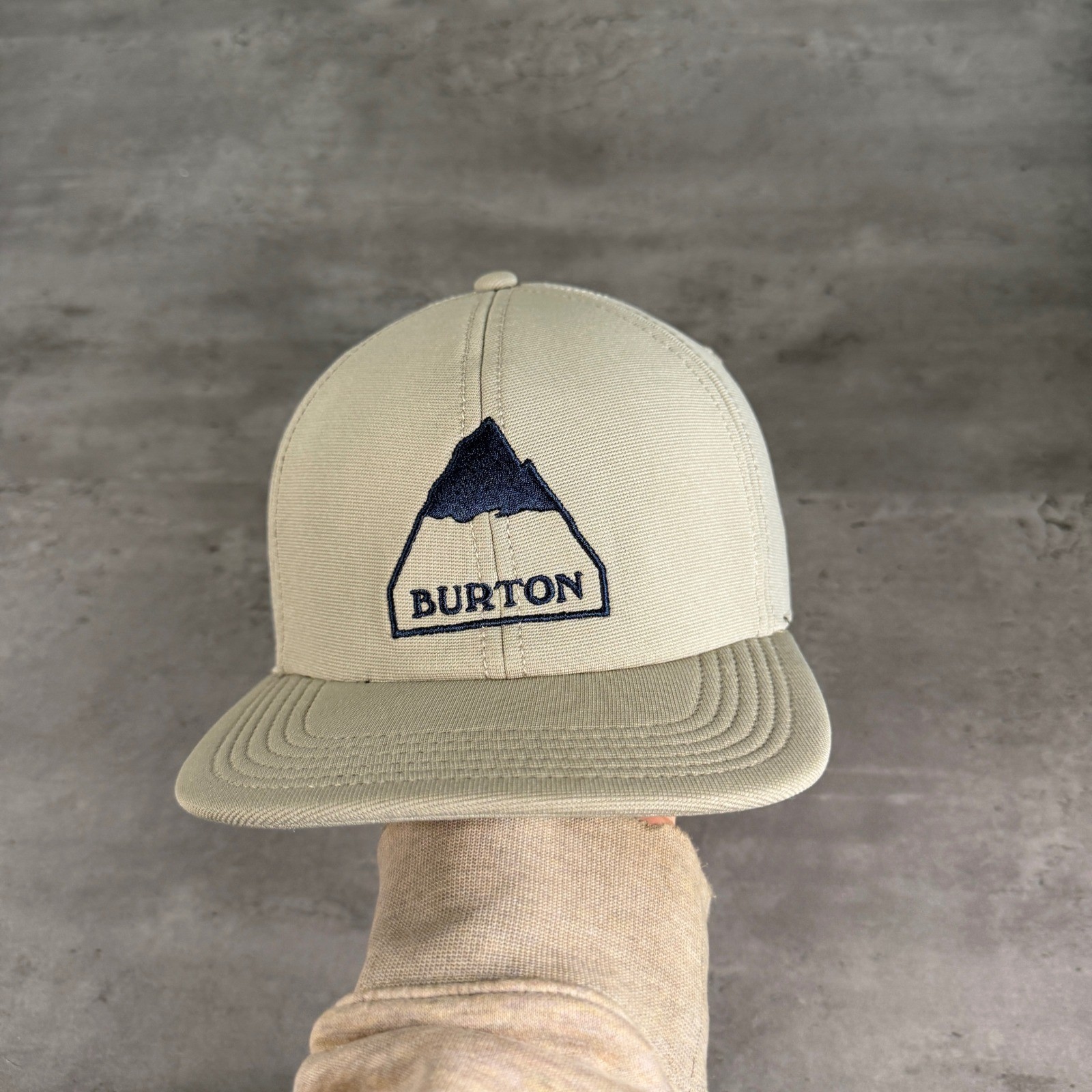 Burton Snapback Hat Mens Gray Beige Navy Mountain Logo Flat Brim Unstructured