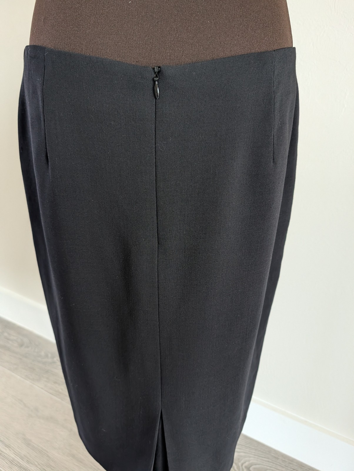 $650 Escada wool black and white straight midi skirt 40 10 L
