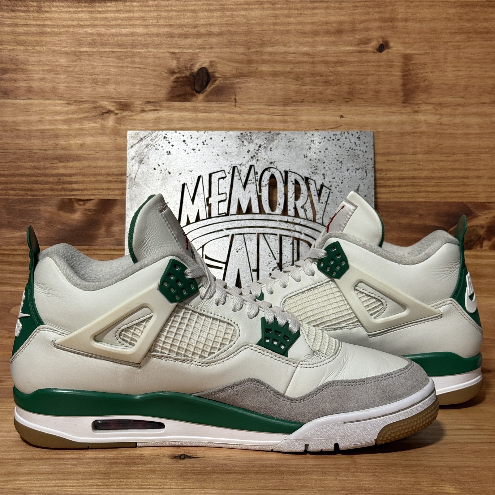 Size 11M/12.5W – Jordan 4 Retro SB Pine Green DR5415-103 Pre-Owned