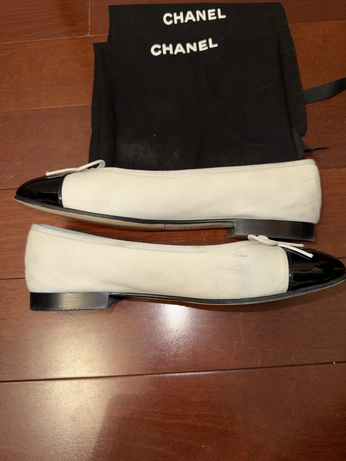 Chanel Classic Leather Ballet Flats In Black And White Size 38.5