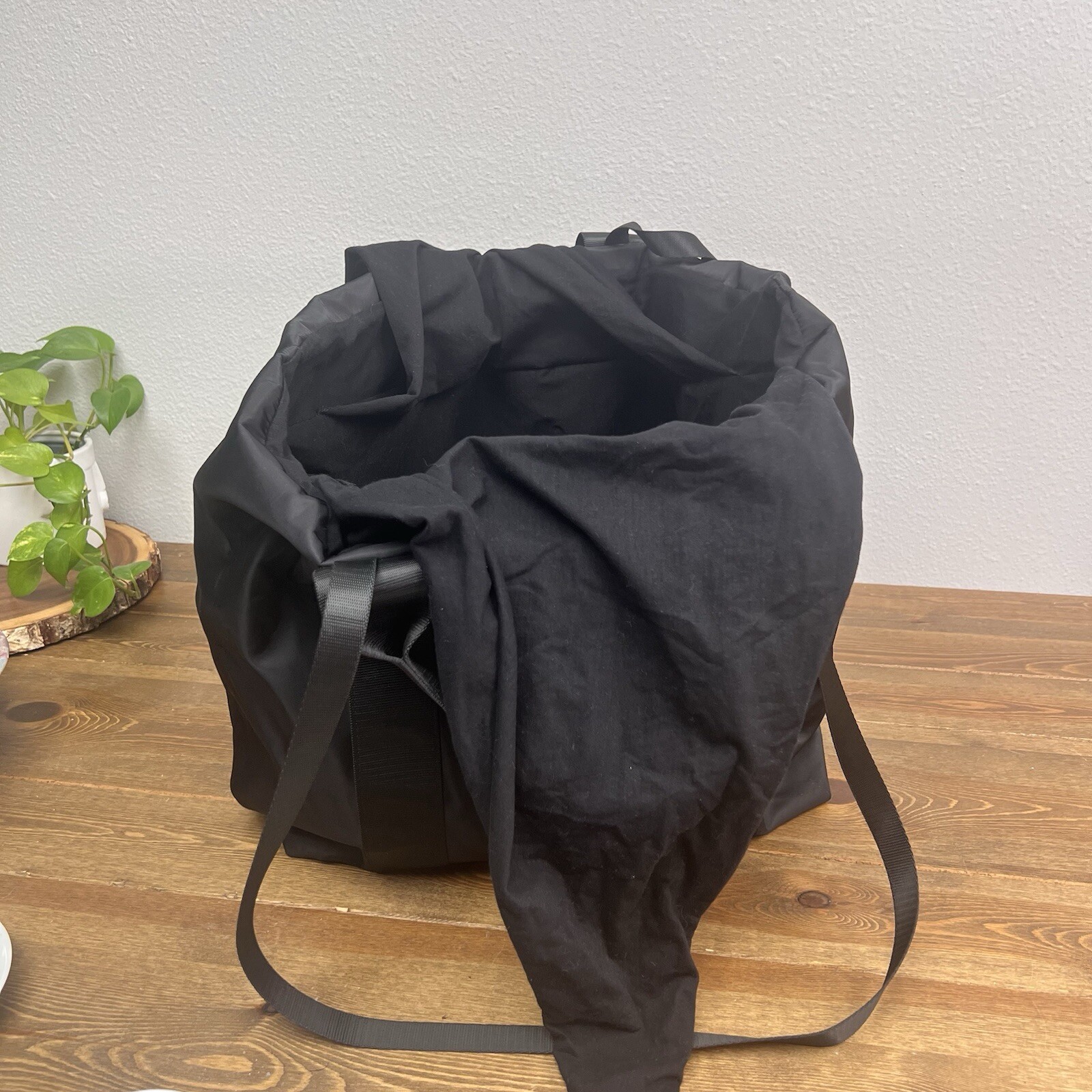 Fabletics The Day Trip Bag Black Lined Yoga Tote With Long Shoulder Straps
