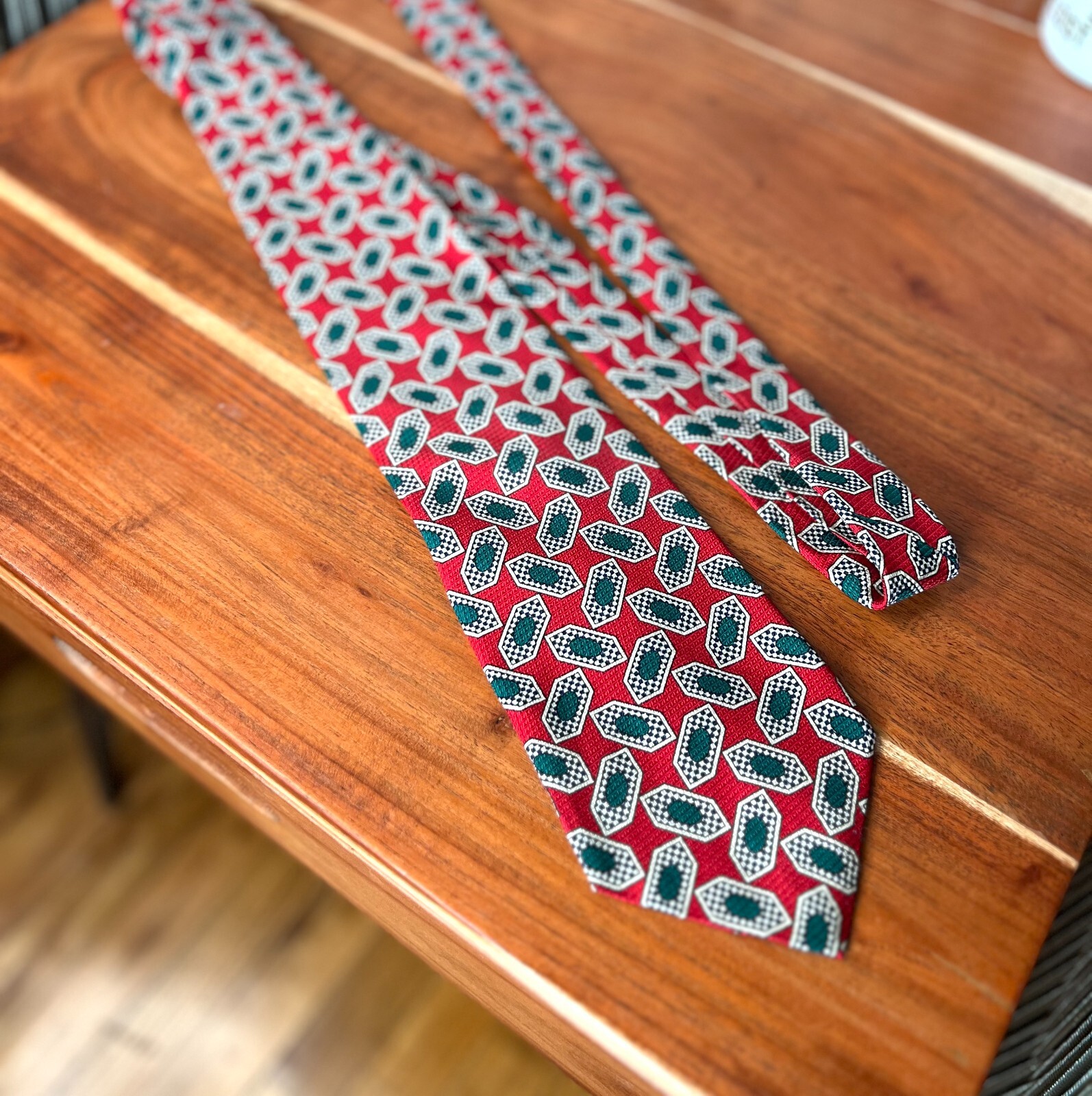 VTG PAUL FREDRICK Geometric Necktie 100% Silk 3-3/4″ Wide x 58″ Long Red/Green