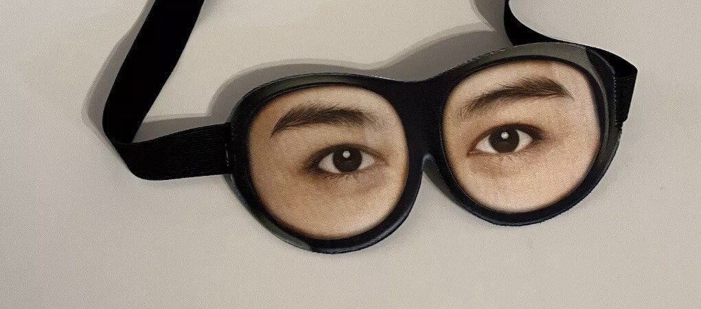 EYE MASK KIT.COMES WITH EAR PROTECTOR AND A POUCH.BRAND NEW.