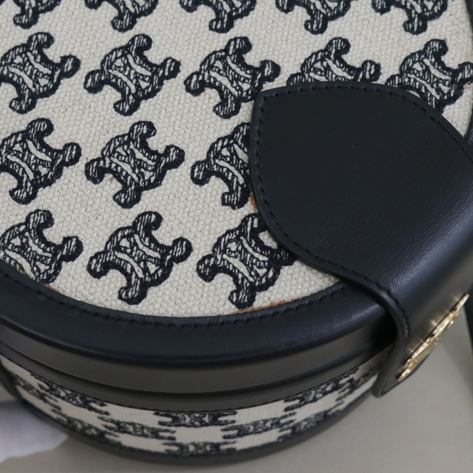 Celine Pre-Owned Authentic Box Clutch 17*12*17cm Free Tracked Shipping