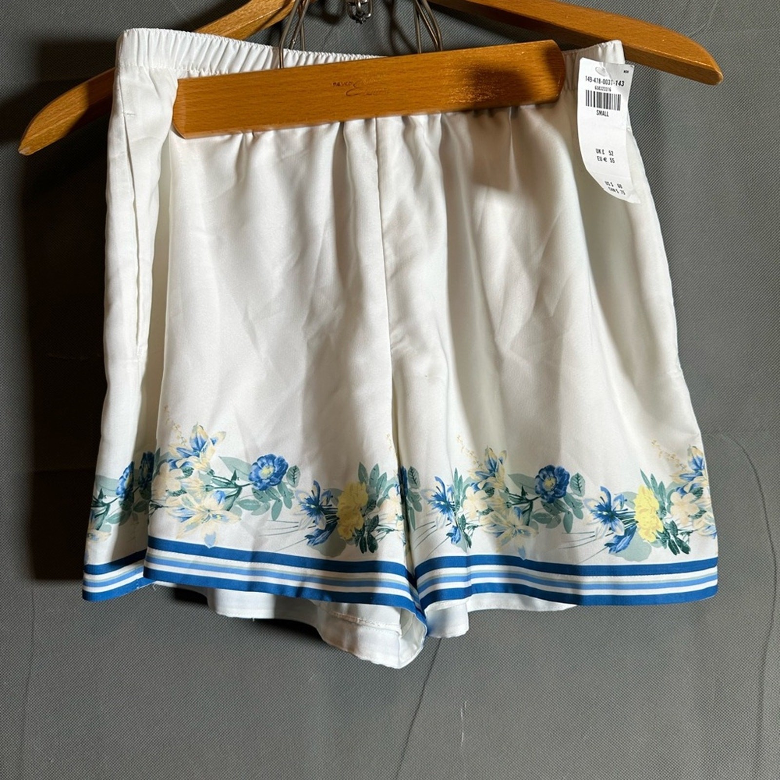 Abercrombie & Fitch Blue Faux Silk Pull-On Short – Size small