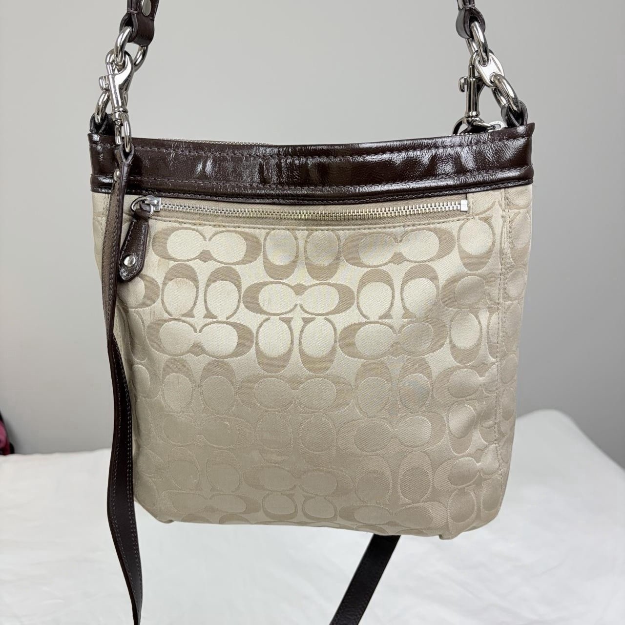 Coach Signature Monogram Beige/Brown Shoulder Bag Zip Detachable Strap Pockets