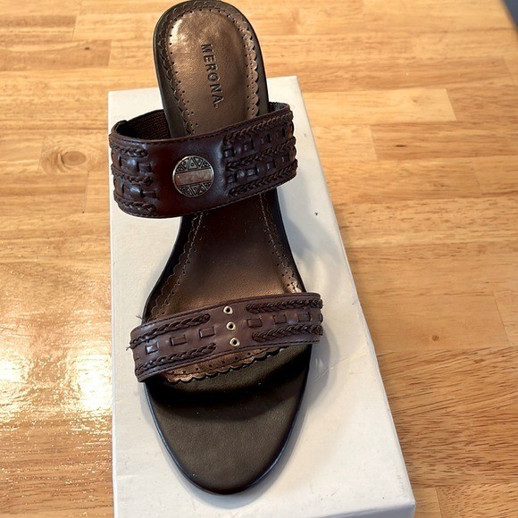 Merona Pippin Brown Leather Braided Medallion Heeled Slide Sandals Mules Size 9