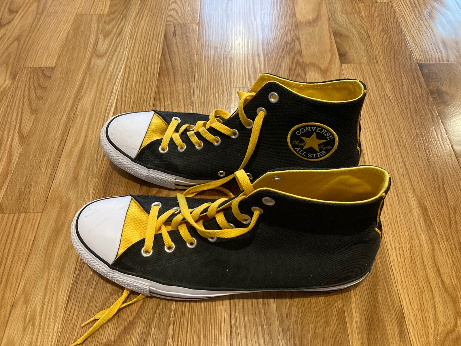 Converse CTAS BOSTON BRUINS Sneakers Freedom Trail Red Line Men’s 11 Great Shape