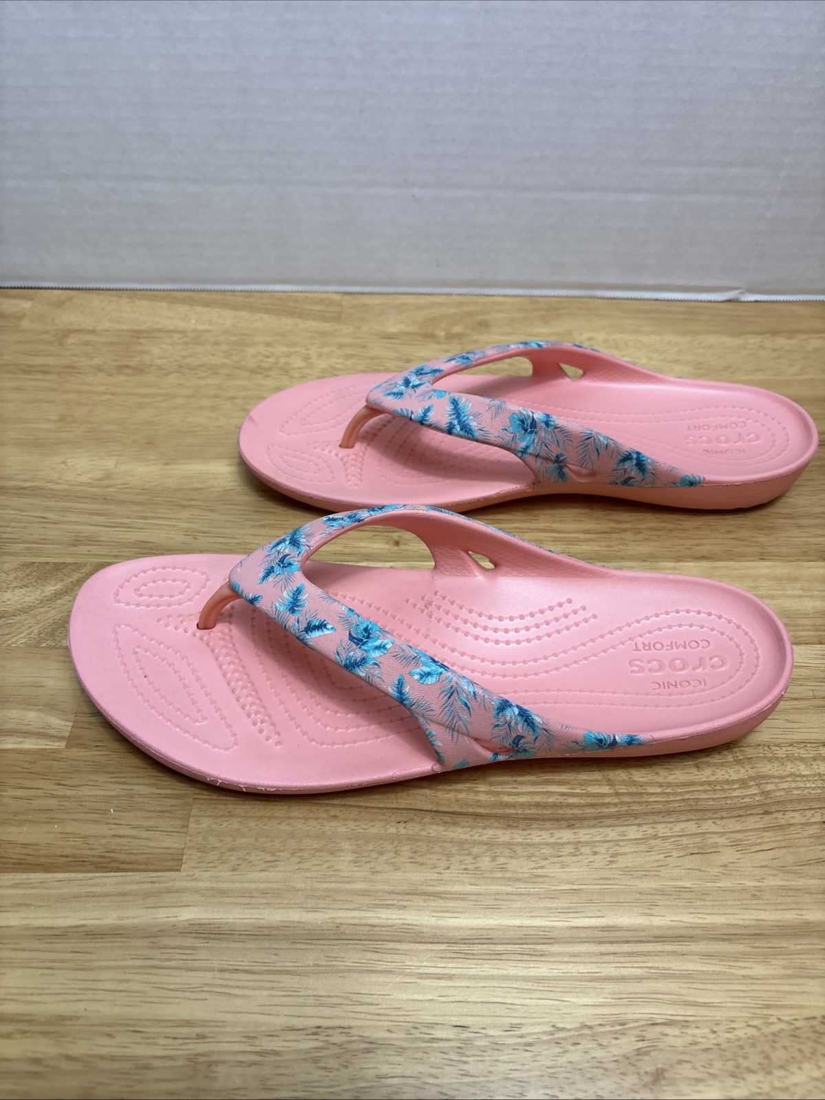 Croc Kadee II Flip Flop Woman Size 10 Tropical Coral Teal Print Thong Slip On