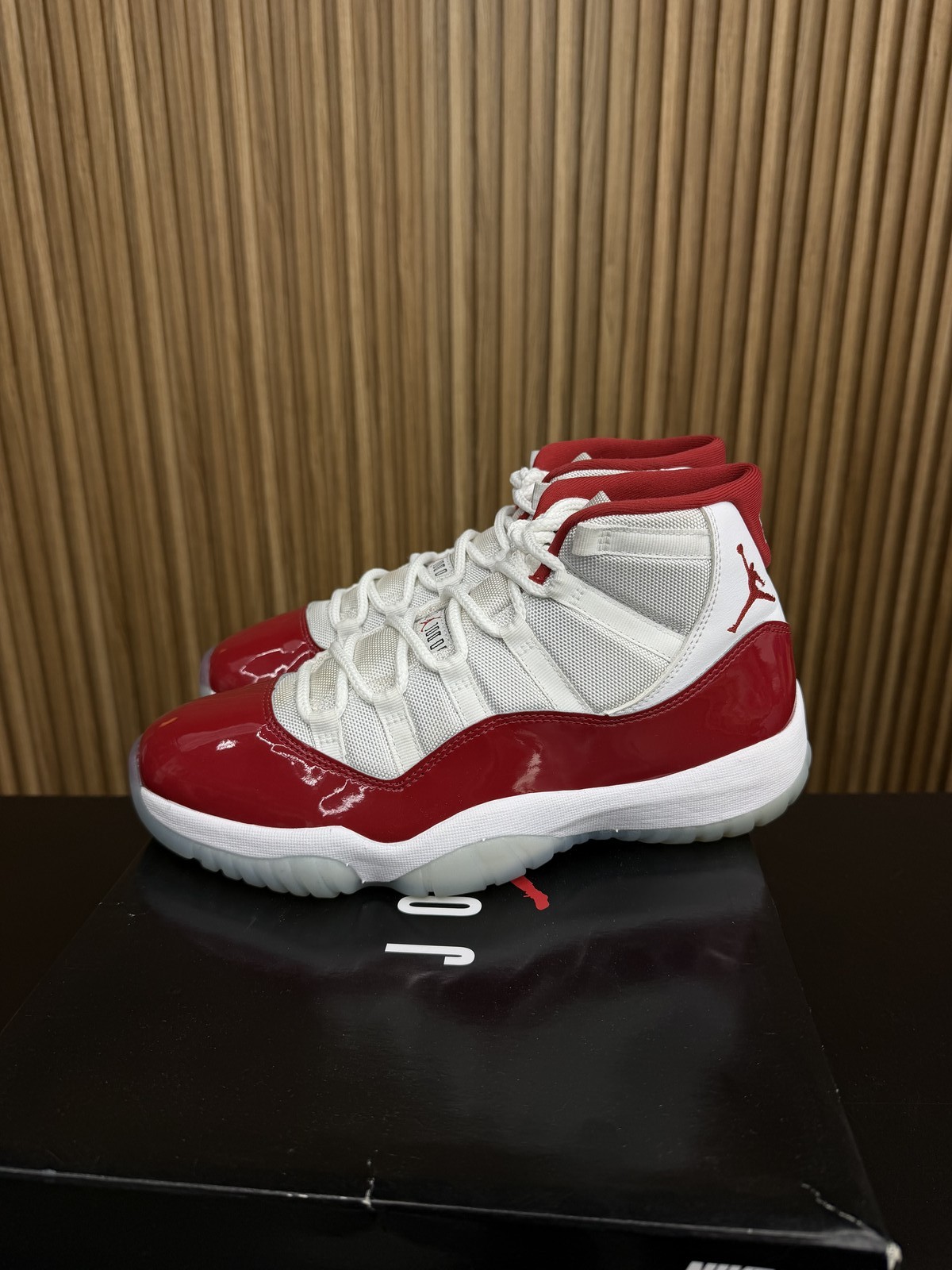 Jordan 11 Retro Cherry (2022) Size 10, PREOWNED-R