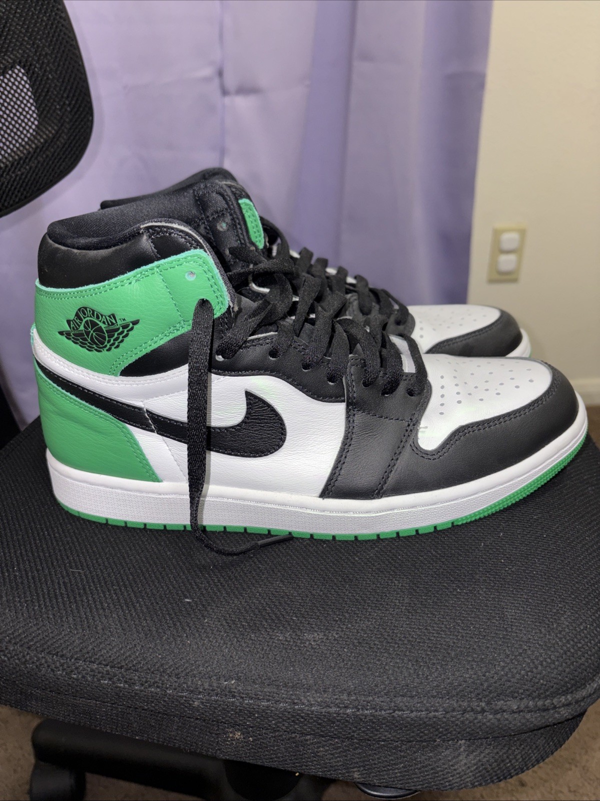 Nike Air Jordan 1 Retro High OG Sneakers Lucky Green, Size 9.5