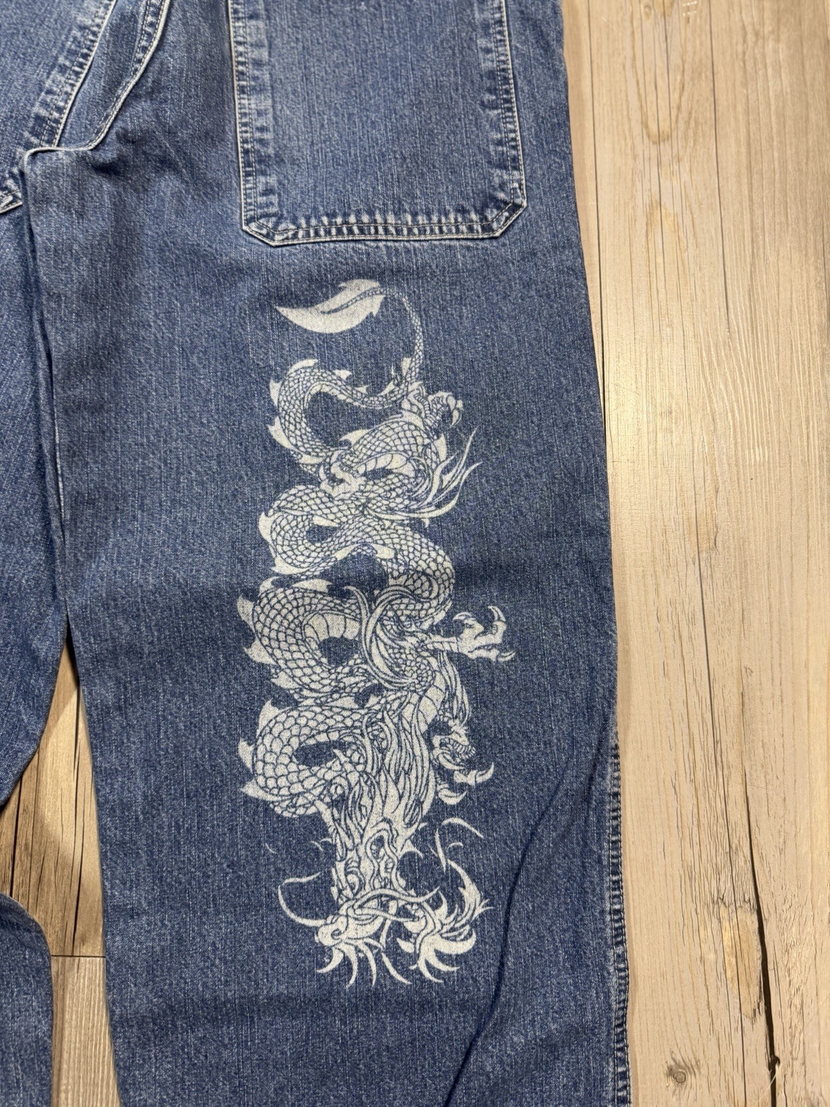 JNCO Men’s Blue Medium Wash Wide-Leg Denim Jeans Relaxed Fit Dragon Print