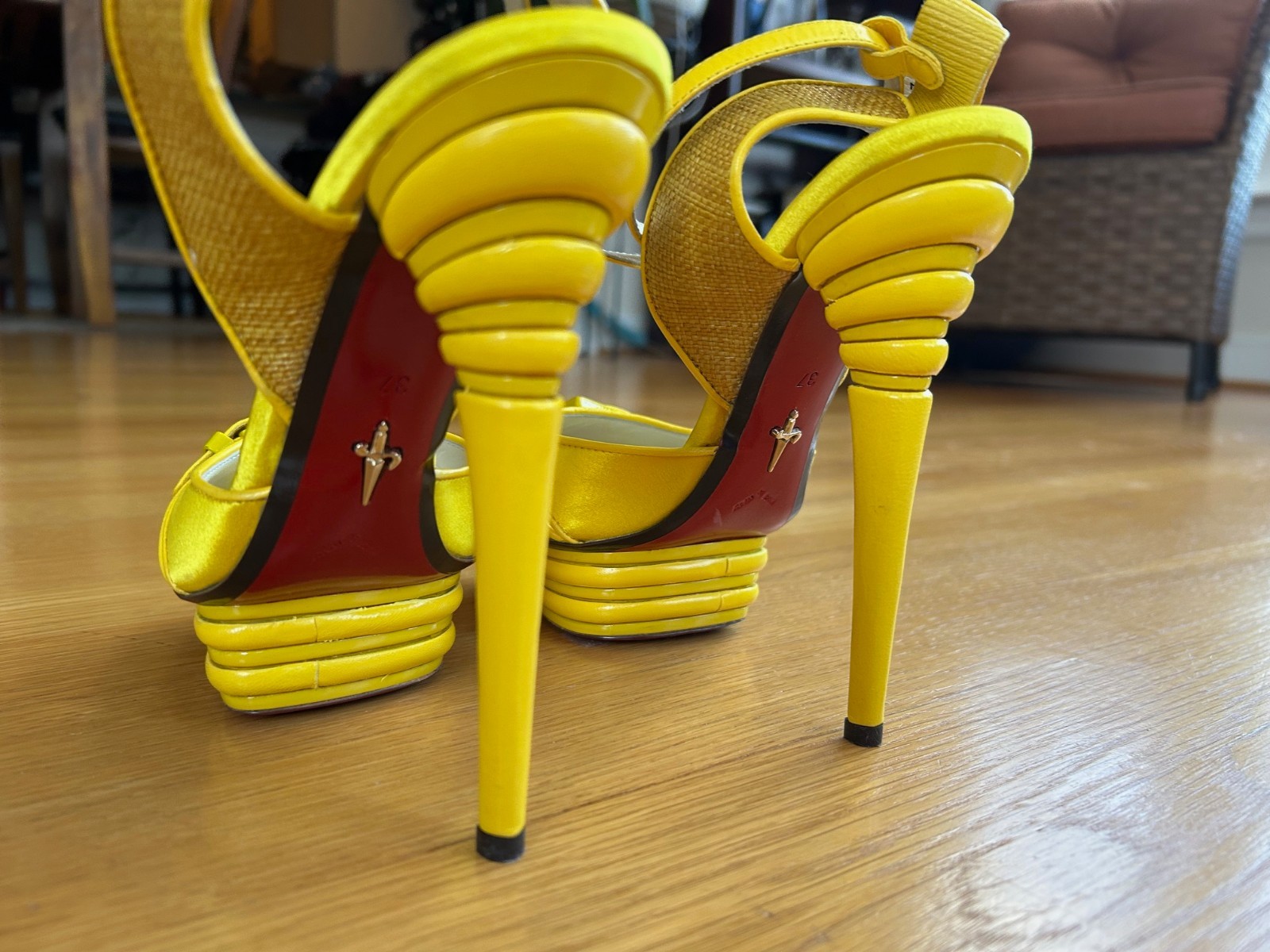 CESARE PACIOTTI Yellow Satin Slingback Pumps Stacked Heel Size 7 IT 37 Very Good