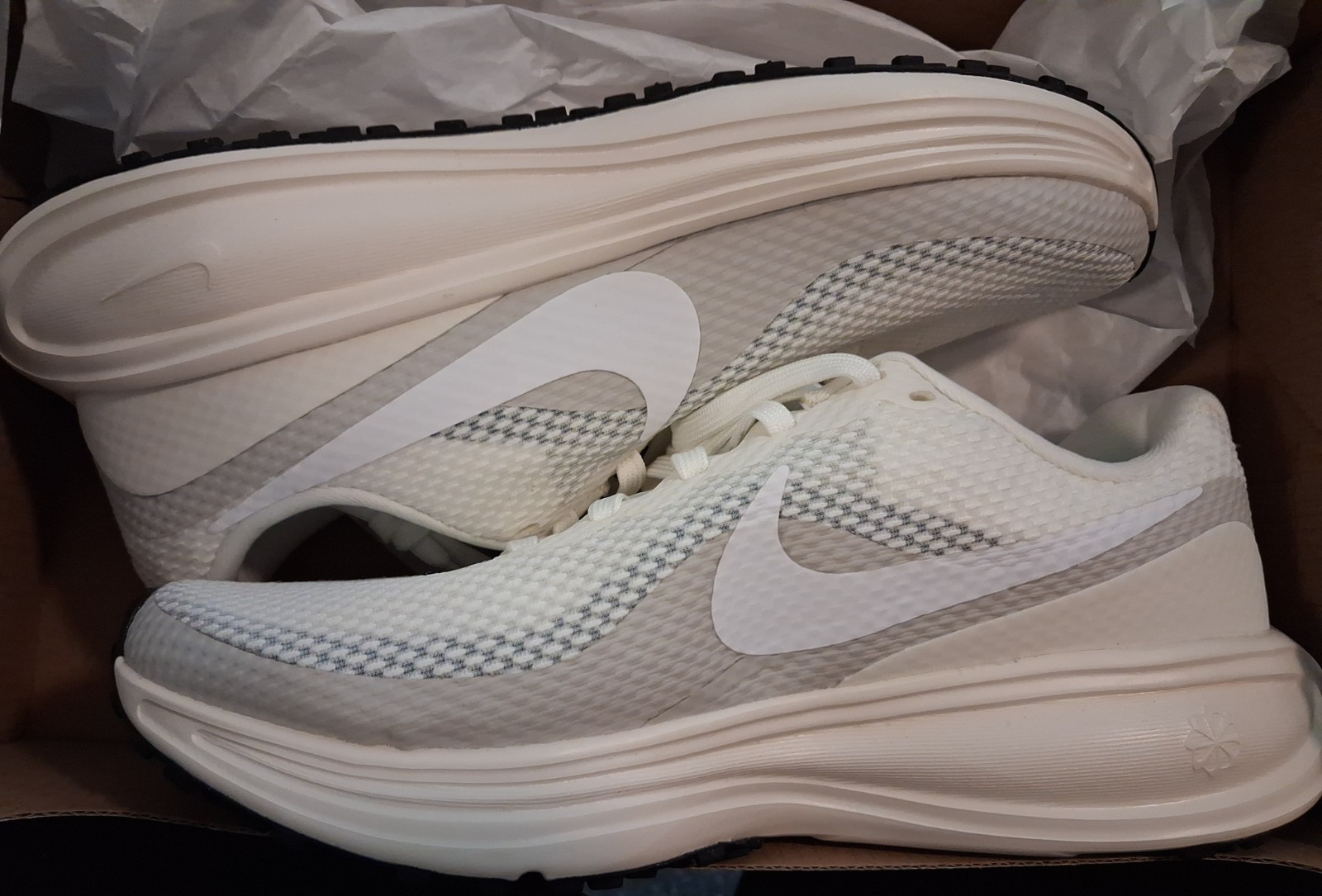 Nike Revolution 8 Sail Pale Ivory Womens run walk shoes sneakers – HJ8485-103