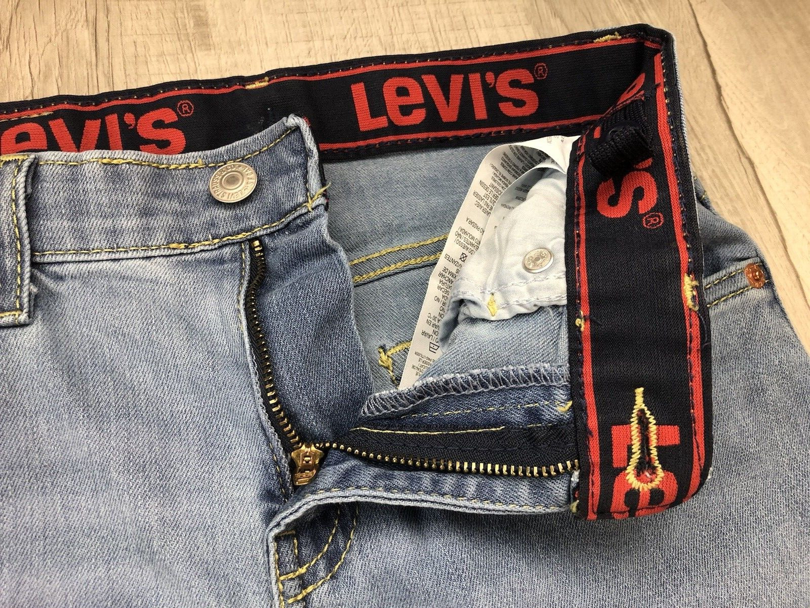 Levi’s 514 Jeans Lite Blue Denim Womens Tag Size 14 Reg W27xL29 (Actual 26.5×28)
