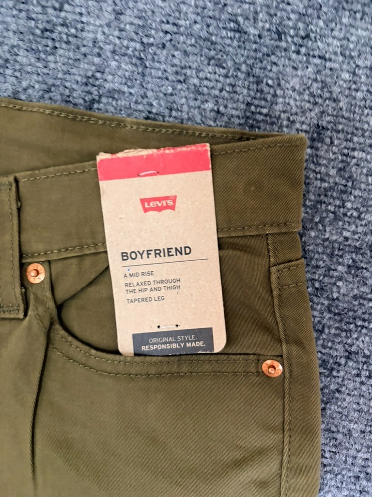 NWT Levi’s Boyfriend Fit Jeans Womens Olive Green Cotton Casual Pants Size 27X27