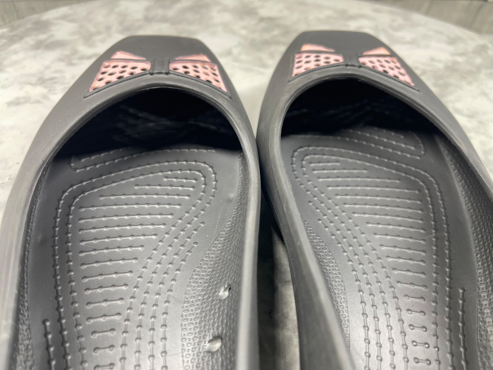 Crocs Lenora Ballet Flats Women 9M Bow Rubber Shoes Black Pink Slip On Loafers