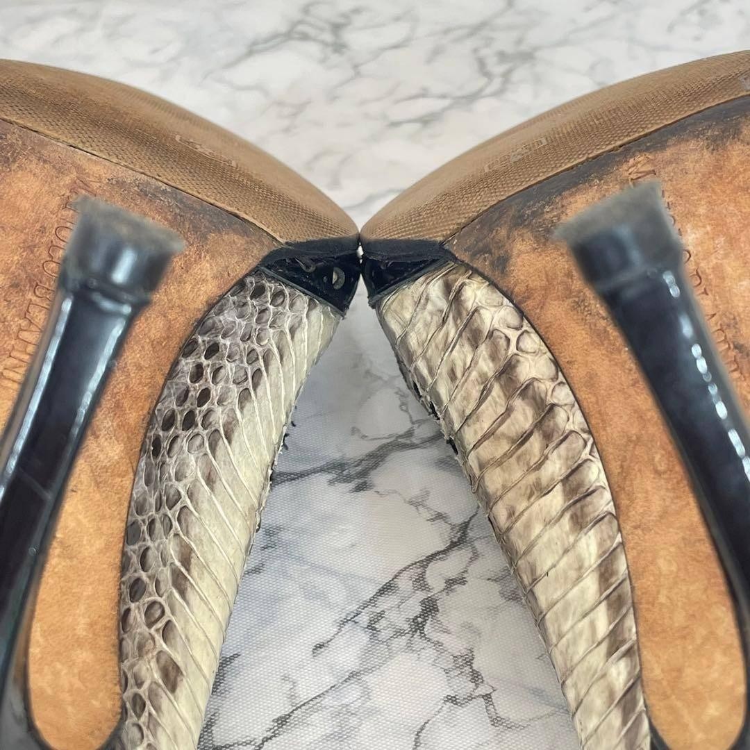 Rare Manolo Blahnik Python Patent Leather Pointed Toe Heels 35.5 (22.5cm)