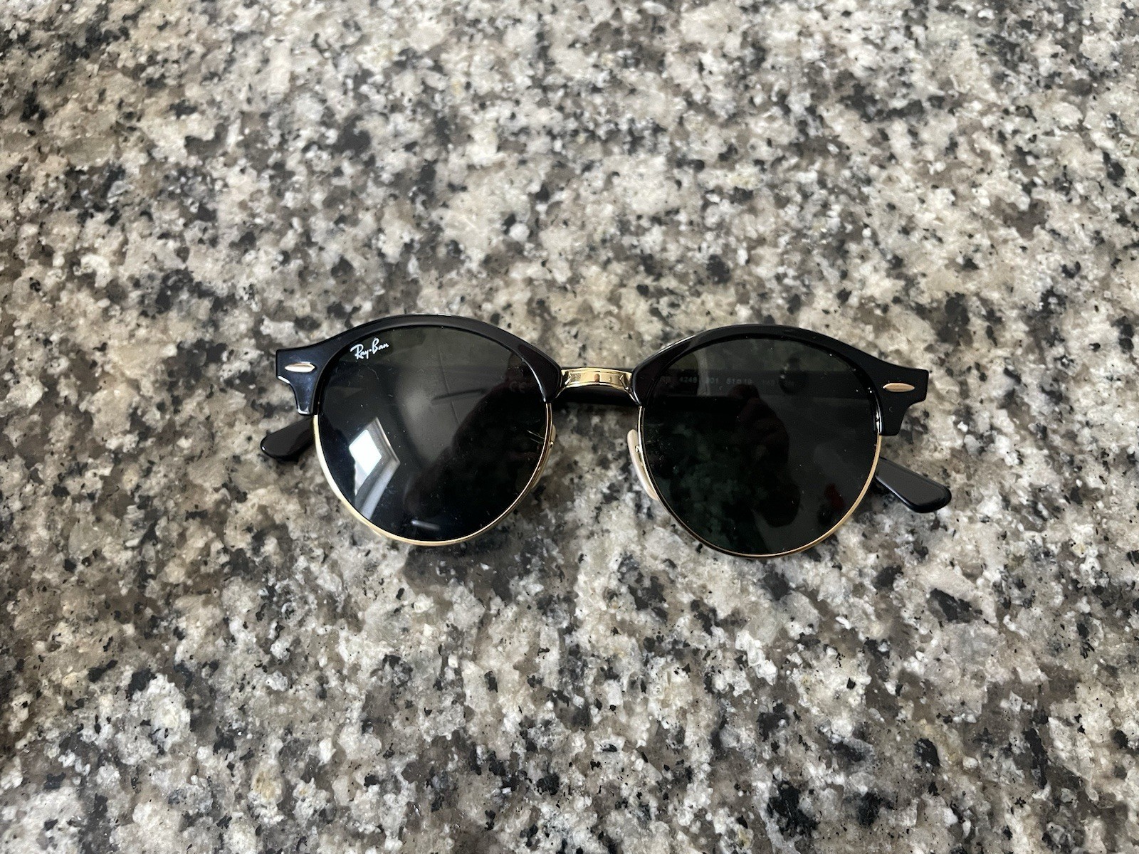 Ray-Ban Clubround RB4246 51-19 145mm Black Round Sunglasses with Green…