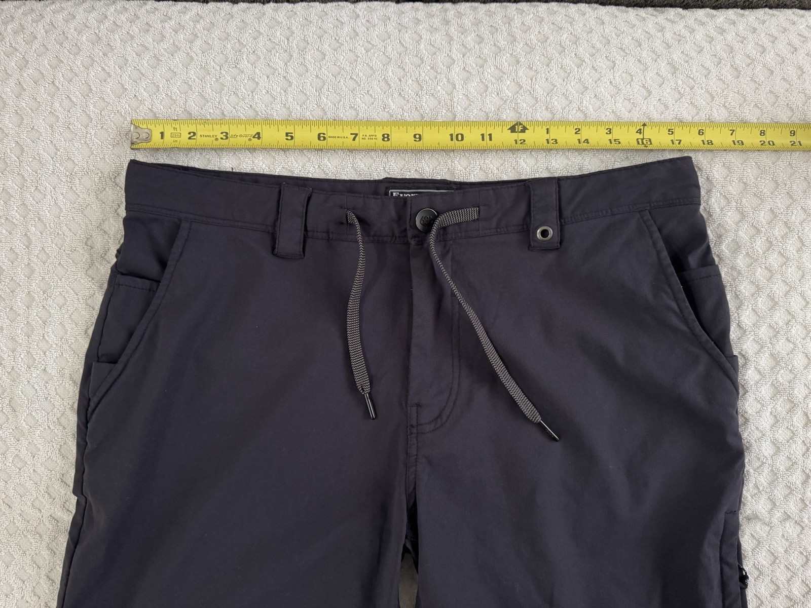 686 Everywhere Hybrid Short Relaxed Fit Size 34 Navy Blue 11” Inseam 10 Pockets
