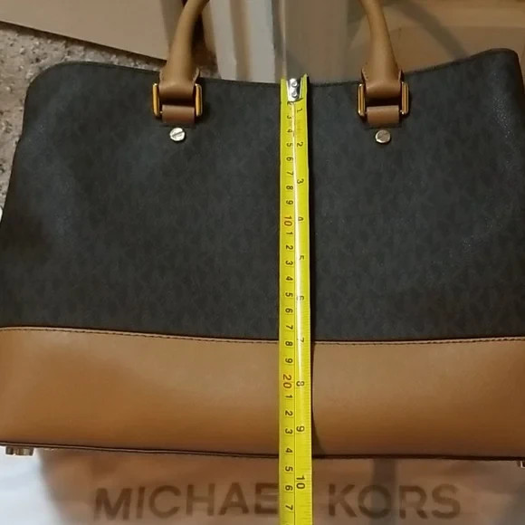 MICHAEL Michael Kors Signature Savannah Large Satchel
