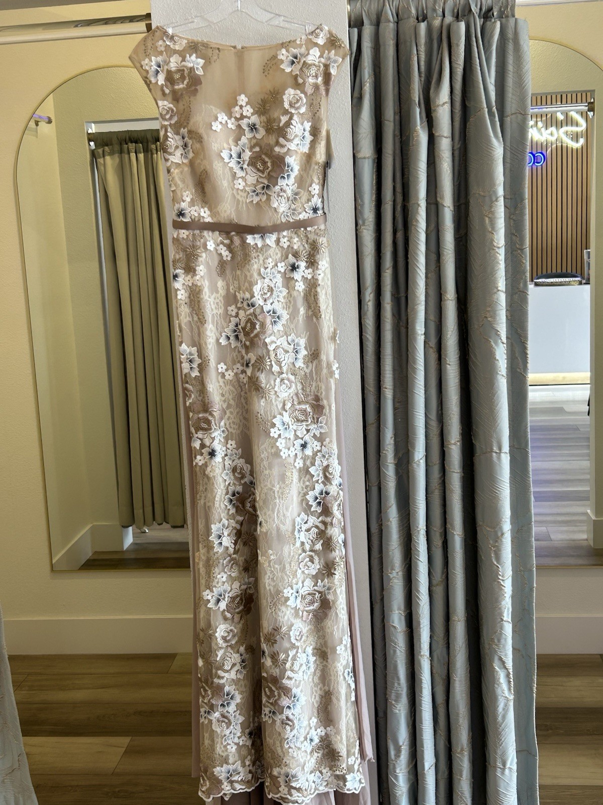 Elegant Dress For Mother Of The bride Or Wedding Guest, Size 4