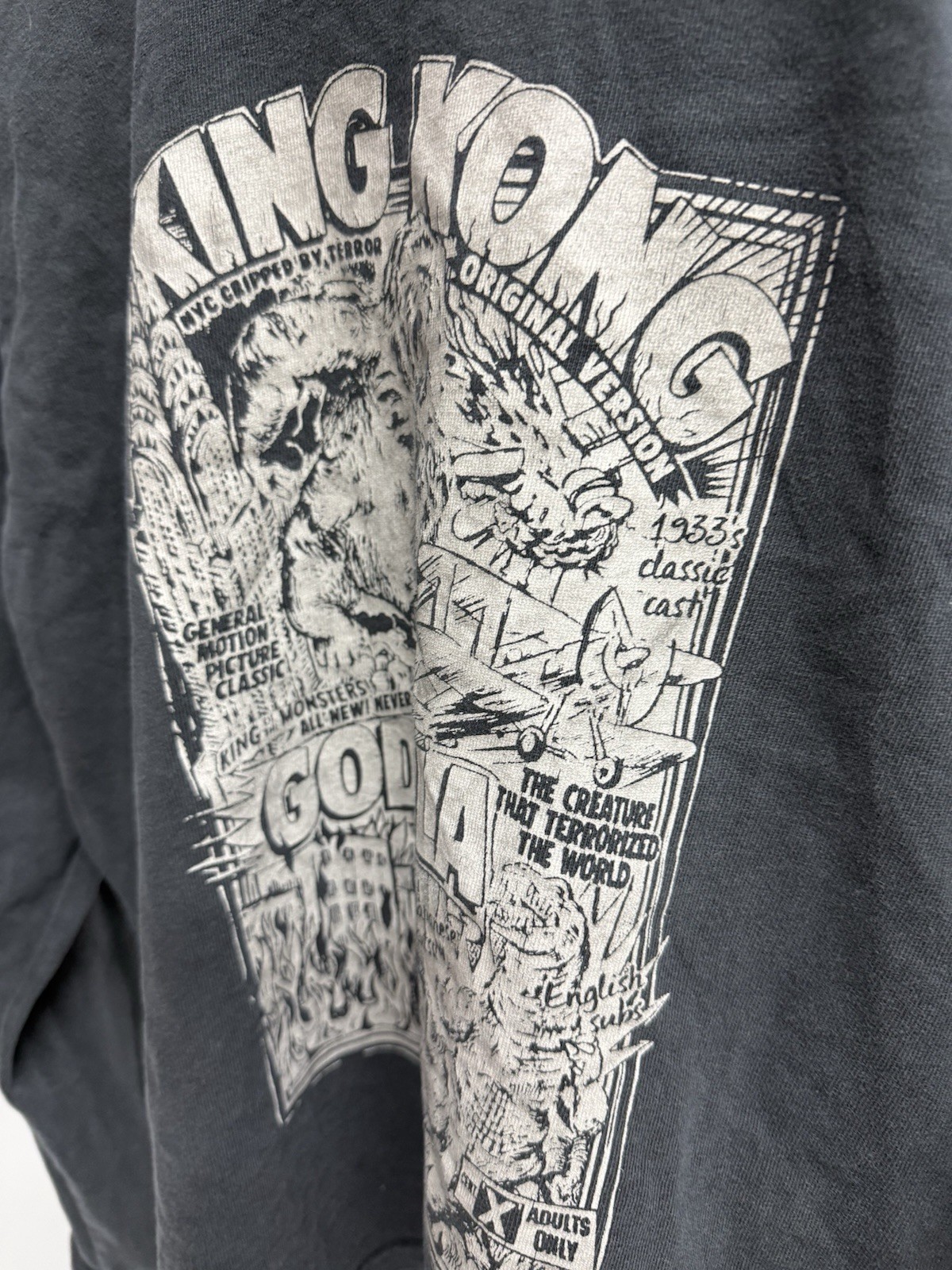 J. Galt Godzilla King Kong Graphic Print Black Crew Neck Long Sleeve T-Shirt L