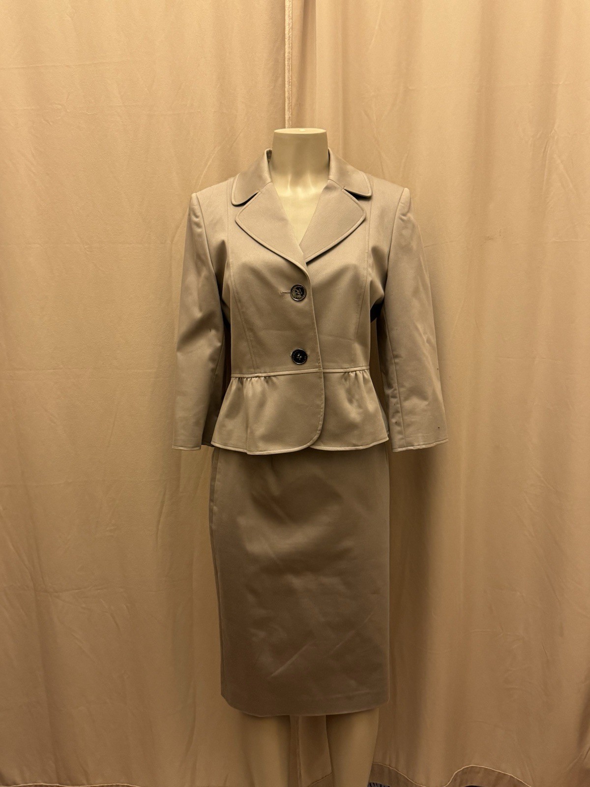 Tahari Arthur Levine Skirt Suit Set Sz 10 Gray Taupe Peplum Jacket Pencil Skirt