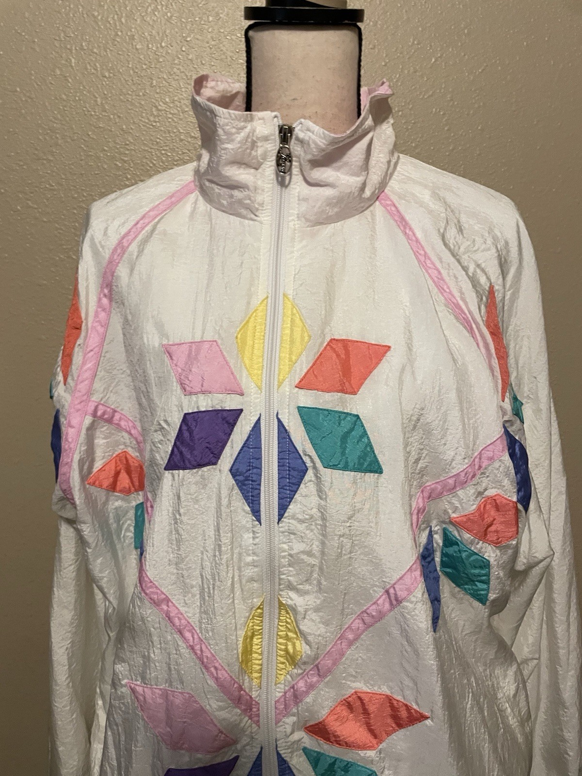 VTG Lavon by Cheerful Corp White with Multi-Color Design Windbreaker, Size XL