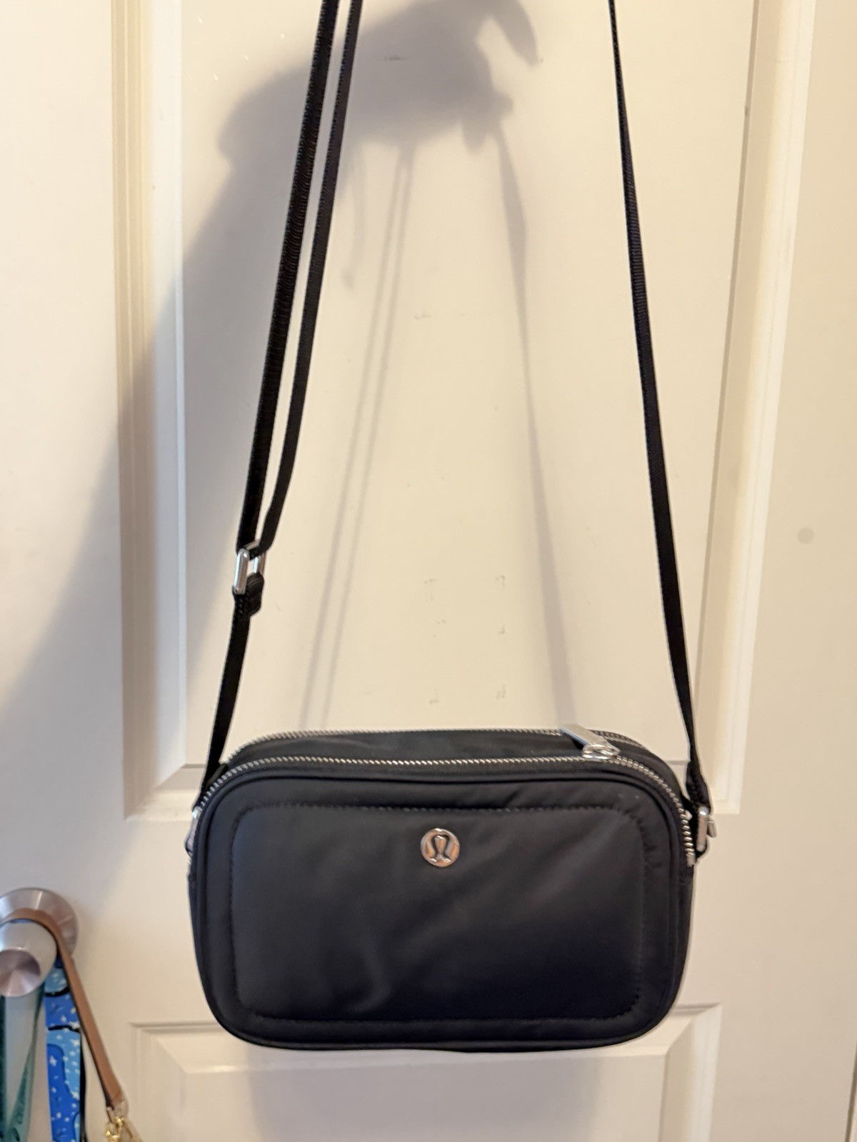 Lululemon 2L Crossbody Camera Bag Black/Silver Zipper