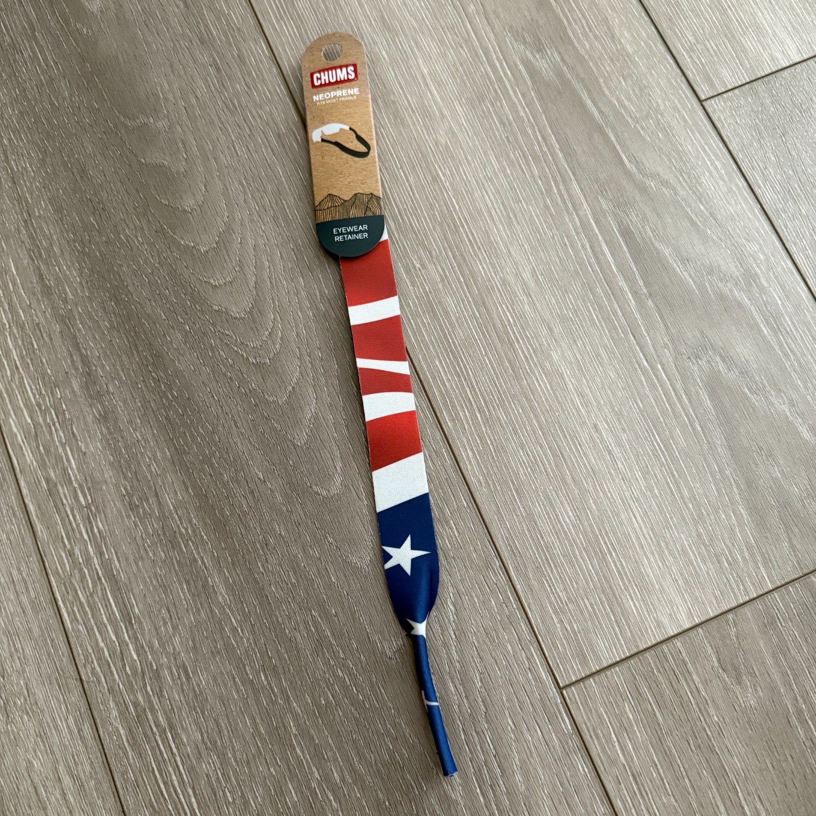 New – Chums – Neoprene Quick Dry Lightweight Eyewear Retainer – American Flag