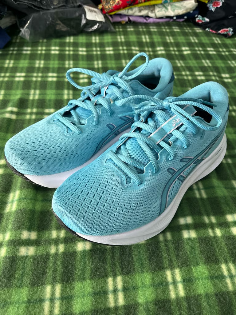 EUC ASICS Gel-Excite 11 with Amplifoam – Women’s size 8.5