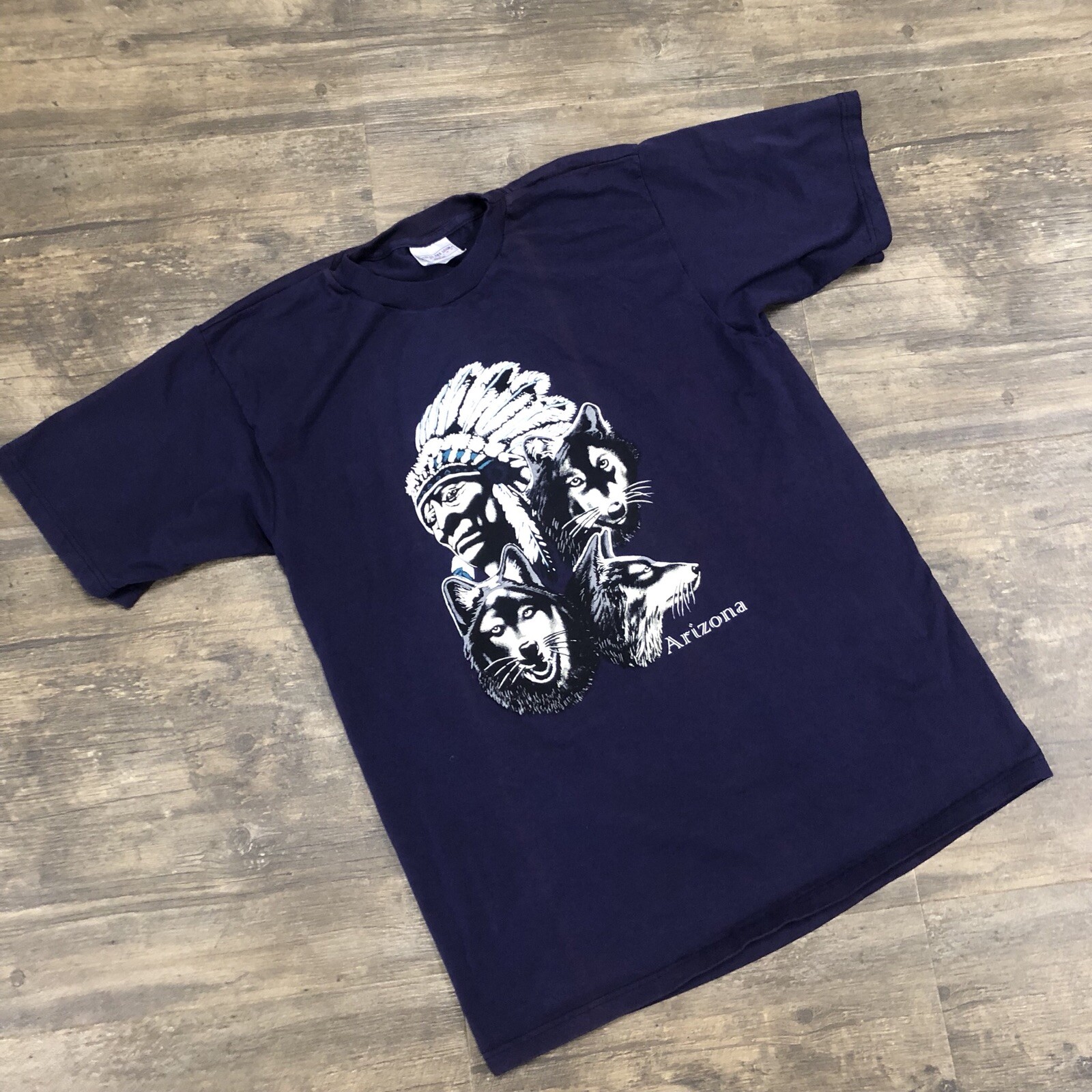Vintage Arizona Wolf Wild Life Nature Native American Purple T-shirt Size Large