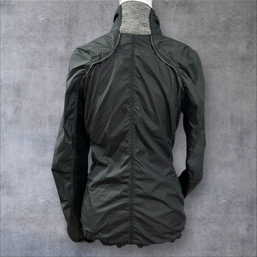 Lululemon Run Essential Jacket Black / Anthracite Grey Sz 6