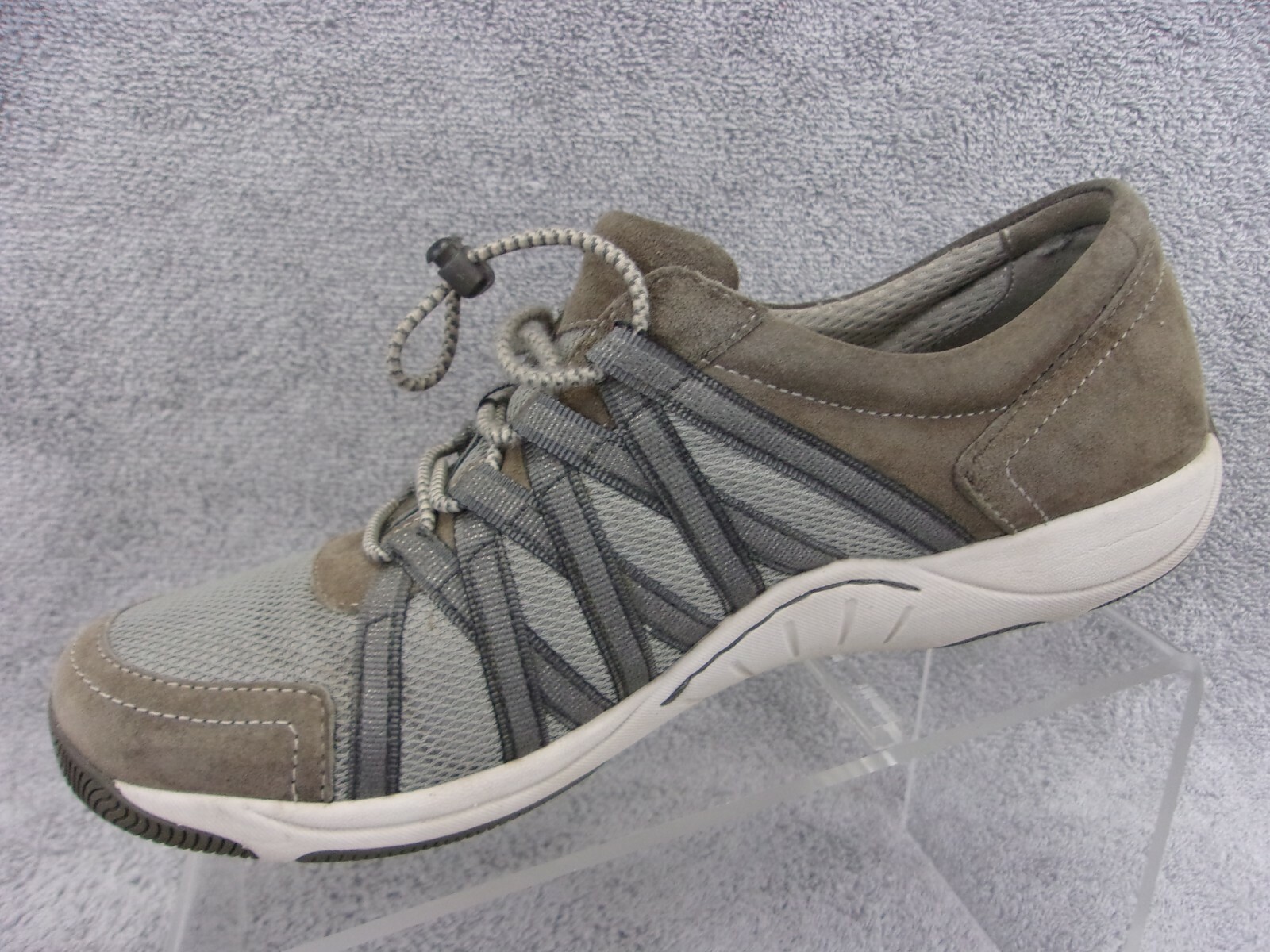 Dansko women’s tan and gray suede synthetic mesh bungee running sneakers US9.5