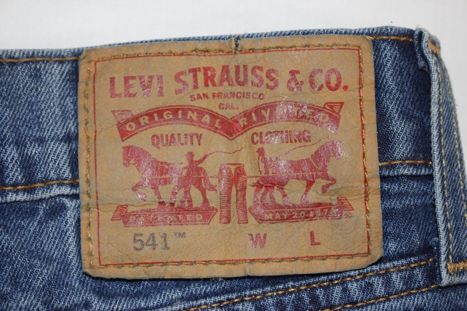 New Levi’s Jeans Men’s 44×34 Athletic Fit Taper 541 Stretch Distressed Med Wash