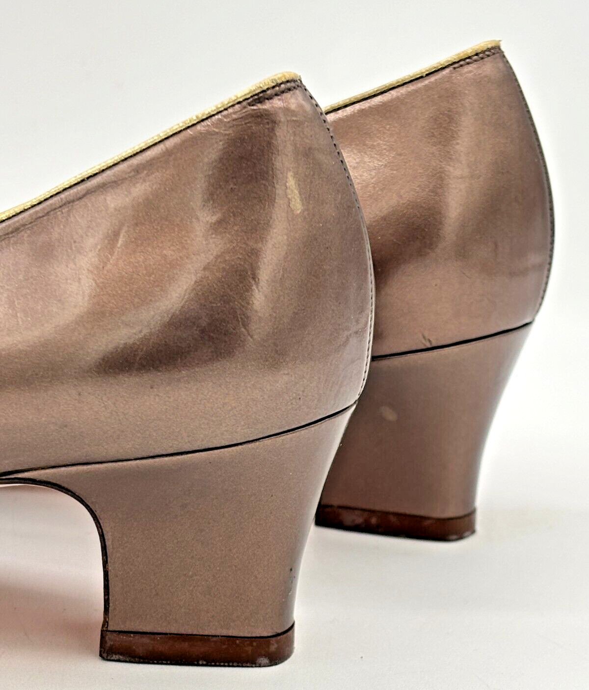 Salvatore Ferragamo Women’s Leather Pumps Sz 8B Bronze w Gold Trim DD10681 EUC