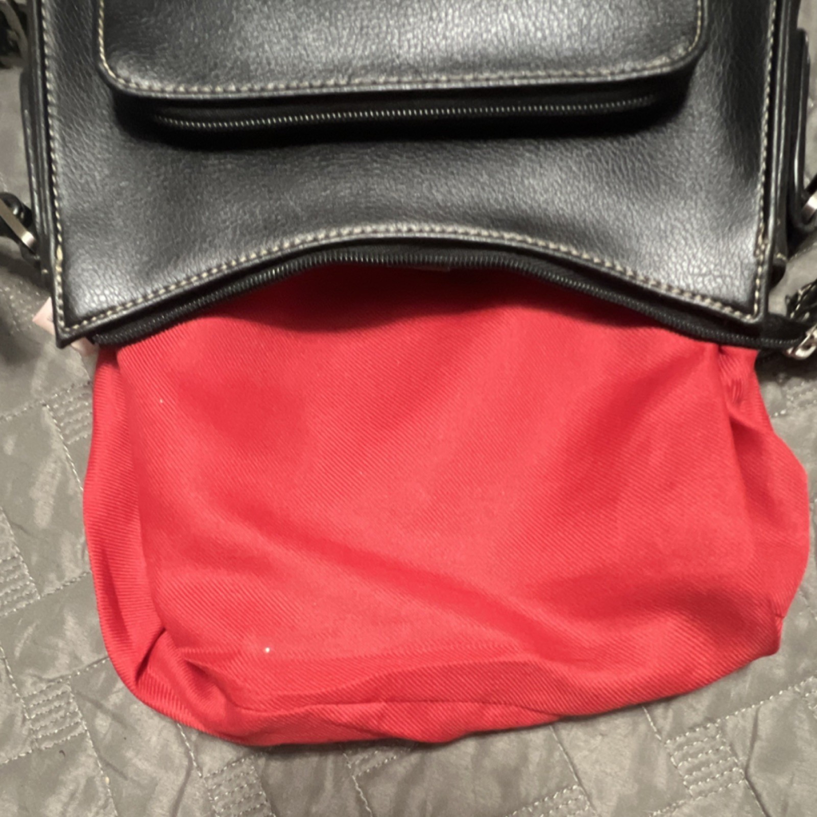 Liz Claiborne Black Shoulder Bag Contrast Stitching Logo Plate Red Lining Women
